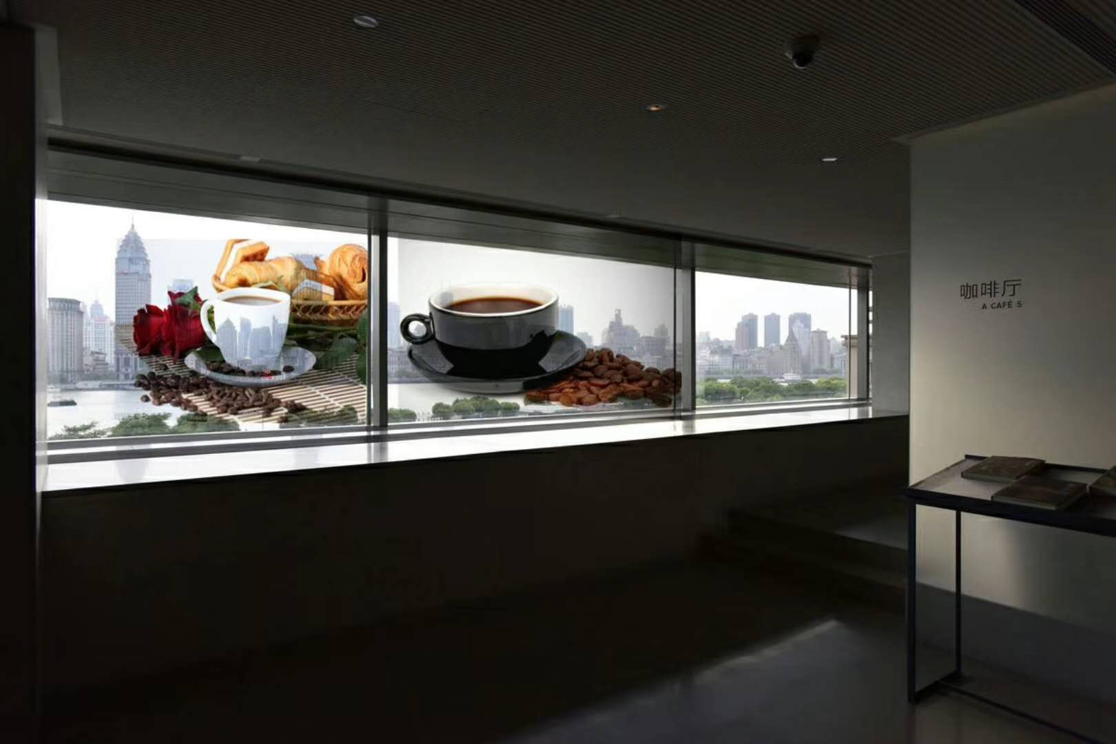 透明屏橱窗广告机